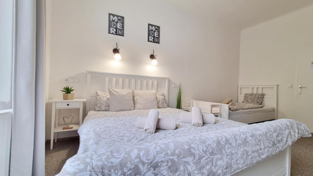 Finnem Rentals Zikova 布拉格 外观 照片